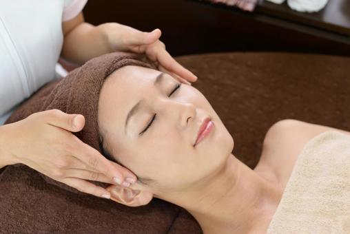 神戸三宮のエステサロンViage（ヴィアージュ）のフェイシャルエステ/スタンダードケアの施術イメージ